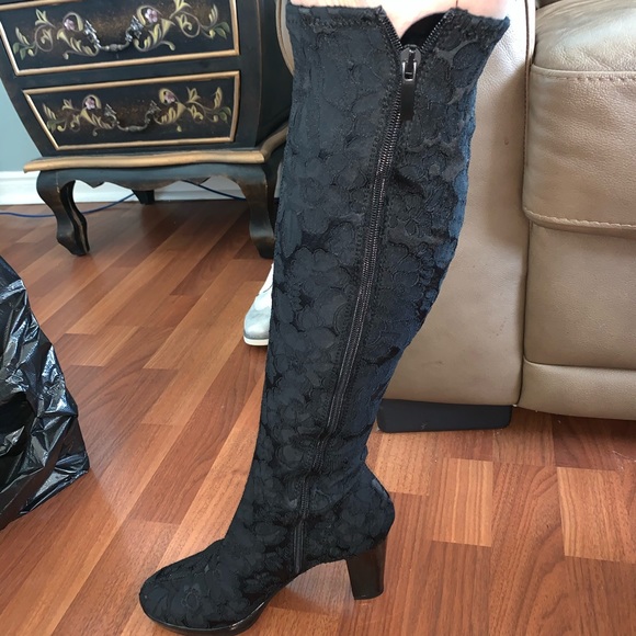 Ron white boots🖤 never worn before!!! - Picture 4 of 9